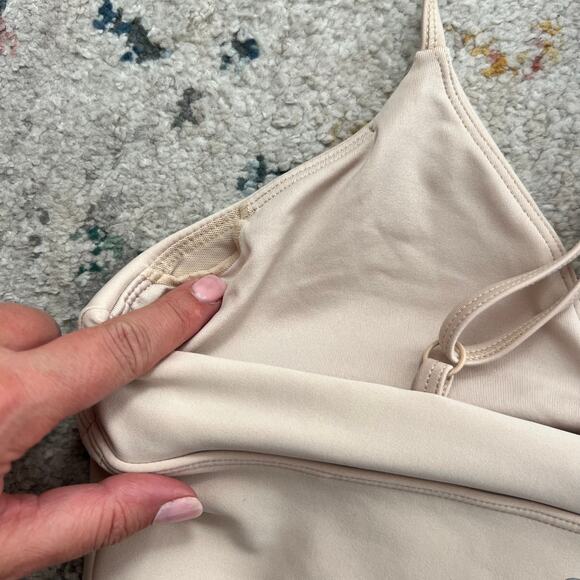 Alo Set Intrigue bra M airlift leggings S light cream - Picture 7 of 12